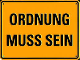 żółta tablica z niemieckim napisem
