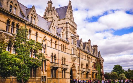 Uniwersytet Oksfordzki jako najlepsza uczelnia w rankingu
