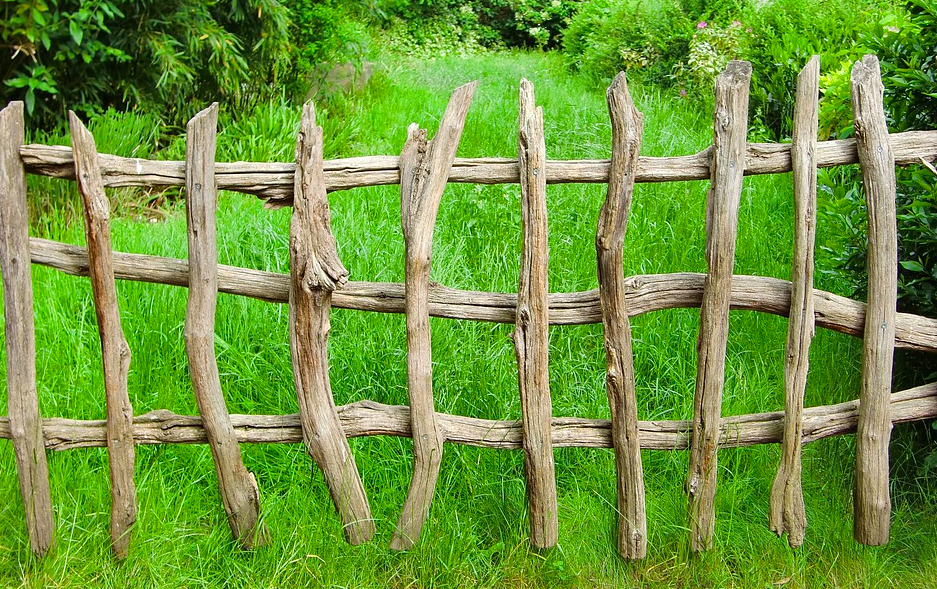 drewniane ogrodzenie